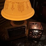 バー デイサイト - 灯りも日光彫のテーブルも素敵