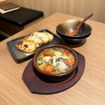 広瀬商店： - カキのアヒージョ　1080円
