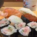 寿司あおい - あおい上握り
本鮪中トロ、白身、生サーモン、えんがわ、真あじ、蒸し海老、いか、いくら軍艦、玉子、ねぎとろ巻