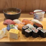 寿司あおい - あおい上握り
本鮪中トロ、白身、生サーモン、えんがわ、真あじ、蒸し海老、いか、いくら軍艦、玉子、ねぎとろ巻