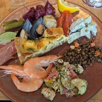 ザ タヴァン グリル＆ラウンジ - 