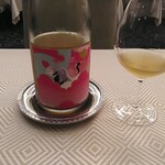 SALONE TOKYO - 白ワインです。これも甘さと酸味と苦みがちょうどよく料理にすごく合いました。