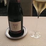 SALONE TOKYO - シャンパンです。ご紹介のとおり、甘味もあり酸味もありとても合います。