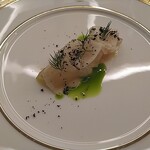 SALONE TOKYO - 平目の一品　大根の苦味とソースの青さと平目の肉肉しさ、メークインの甘味が絶妙なバランスですね。