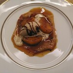 SALONE TOKYO - デザートです。柿、マッシュルームのジェラート、パイ。甘すぎずおいしすぎて。