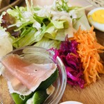 パン・ド・ミ - サラダ〜アーモンドドレッシングうまし！