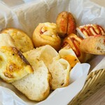 パン・ド・ミ - カゴがいっぱいに