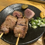 327808623 - 右　鶏白レバー　　左　上レバー　塩