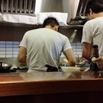 フィーコディンディア - カウンター前の調理場には、4人の若き職人さん♪