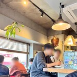 カリー＆ナイス カトゥール - 客層は若者が多い