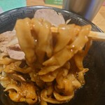 麺屋 つばき亭 - 太麺と濃いタレを混ぜると　美味いです⭕️