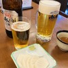 門前 とらや - 料理写真:ワタクシは瓶ビール　お友達は生を選択
あては板わさで