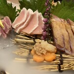 鶏肉と酒の専門店 鶏 - 料理写真:鶏湯引きの盛り合わせ（三種）