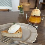 小さな森焼菓子店 - かぼちゃのプリン　650円
アールグレイのチーズケーキ　650円
