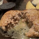 手作りハンバーグ工房Toshi - 溢れる肉汁