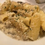 ワインの酒場。ディプント - マッシュルームと芳醇トリュフのクリームリガトーニ¥980