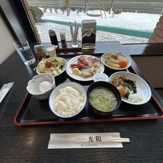 朝食は和洋食バイキング : イーストハーバーホテルの写真