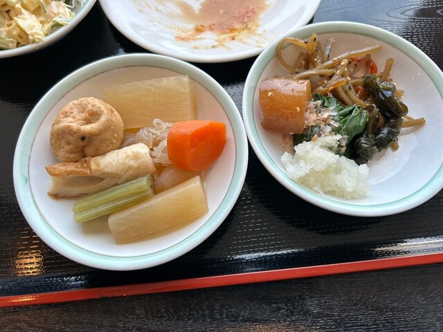 朝食は和洋食バイキング : イーストハーバーホテルの写真