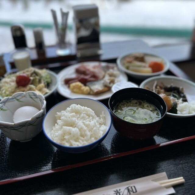 朝食は和洋食バイキング : イーストハーバーホテルの写真