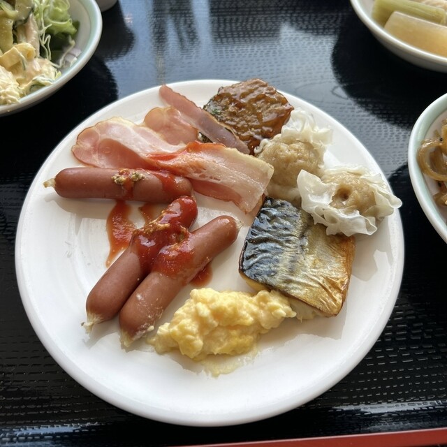 朝食は和洋食バイキング : イーストハーバーホテルの写真