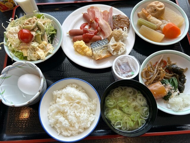 朝食は和洋食バイキング : イーストハーバーホテルの写真