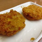 食事処　七福 - レモンはコーンフレーク入の大きめパン粉、新生姜が細かいパン粉と食感も全く異なります