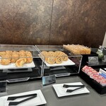 Honolulu International Airport JAL Sakura Lounge - 