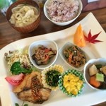 サン カフェ - 「日替わりプレート(1,100円)」。盛りだくさーん！*\(^o^)/*