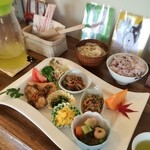 サン カフェ - 気取らない家庭料理の数々。だけど家庭風にしてはなかなか美味♡