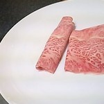焼肉参番館 - 2014・8 薄切り。焼いて山椒の葉を包み、おろしポン酢で。
