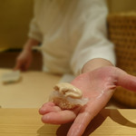 江戸前鮓 すし通 - カワハギ炙り肝ムース乗せ