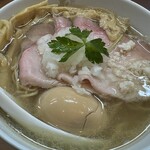 麺匠 善し田 - 澄んだスープに映る職人の抑制美。