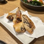 居酒屋じげん - きのこと豚そぼろの春巻き