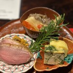 327833157 - 先付け3品(鯛の煮浸し・鴨ロースト・アオサと山エノキの出汁巻卵・玉子カステラ)