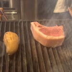 イタリアーノ イワイ - 豚肉　炭火焼き