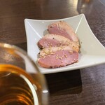 肉系居酒屋 肉十八番屋 - お通しからお肉！合鴨ロースト