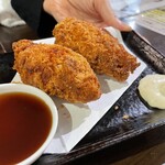 肉系居酒屋 肉十八番屋 - 大粒の牡蠣フライ、今月のおすすめより