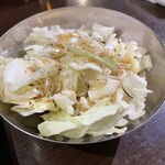 肉系居酒屋 肉十八番屋 - 塩ダレキャベツ