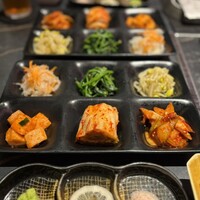 和牛焼肉 伍感 - 3種のナムルと3種のキムチ