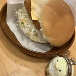 コメダ珈琲店 - 料理写真:フィッシュフライバーガー。