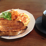 コーヒー ハット - １０時〜１２時限定のモーニングプレート（コーヒー付き６００円）野菜もたっぷりでトーストもうまい！！