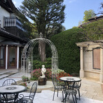 八王子うかい亭 - 洋風の中庭