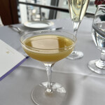 東京會舘 銀座スカイラウンジ - ～リンゴの優しい甘さとほろ苦いトニックのマリアージュ～
      シンデレラ