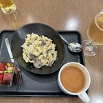 Honolulu International Airport JAL Sakura Lounge - 