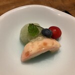 尾頭橋すみや - アイスと桃