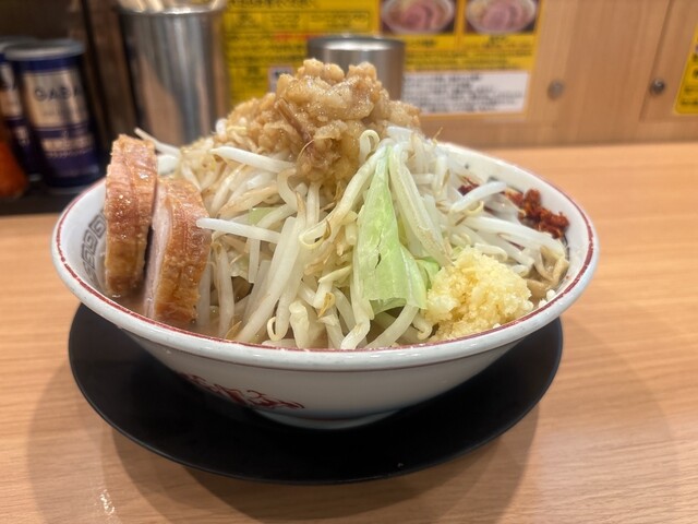 閉店間際がオススメ 22時まで入店可』by 辛口チキン : ラーメン豚山