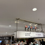 ALMOND MEISTER®Refined 大丸梅田店 - お店は大丸梅田の地下にあります。