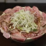 ICHIYA - はみでるカルビ丼