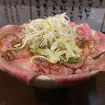 ICHIYA - はみでるカルビ丼