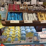 ALMOND MEISTER®Refined 大丸梅田店 - スティックになっているタイプはおやつにぴったり。どこでもかじれます。(*´ω｀*) 1本180円